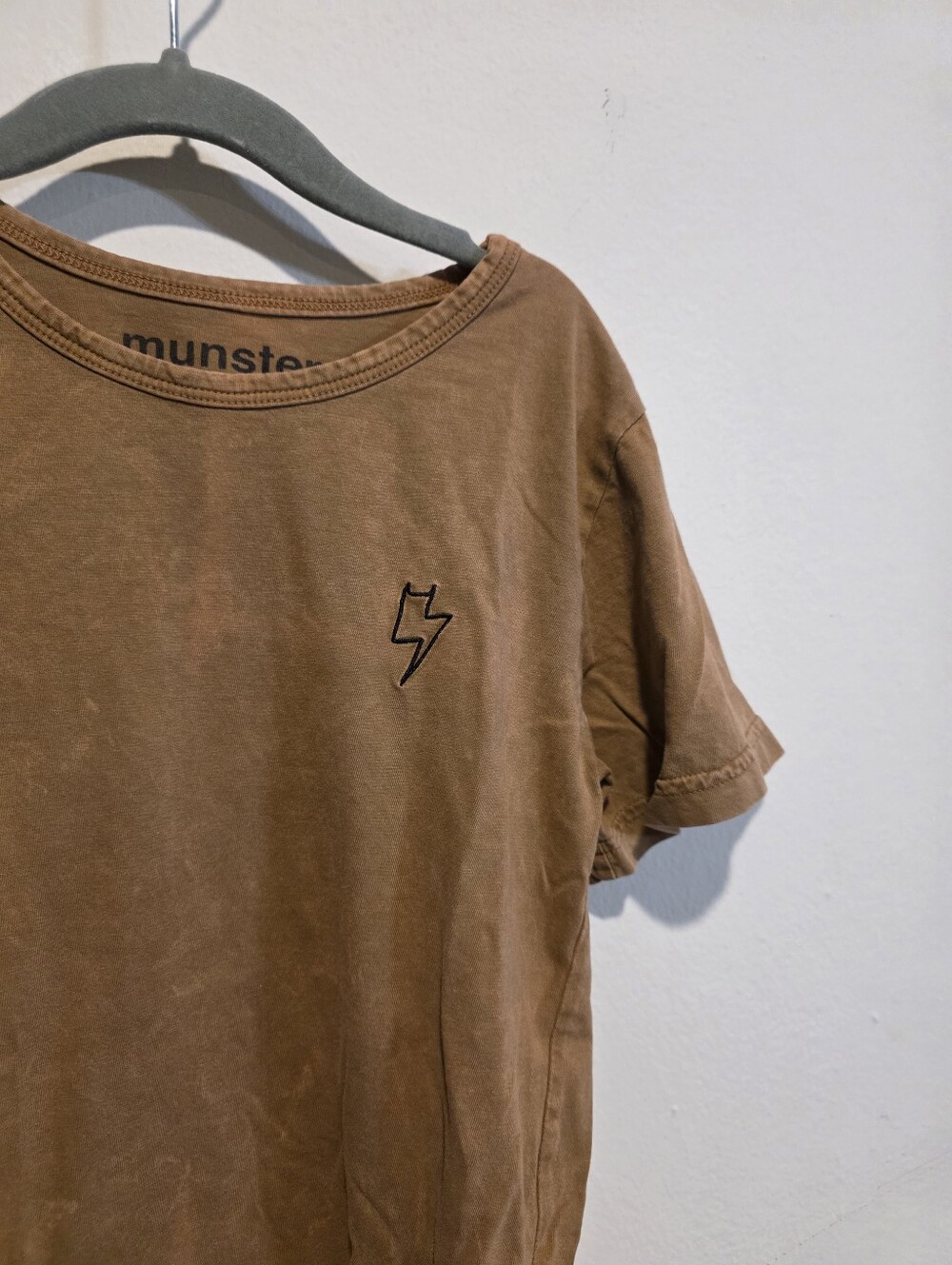 Munsterkids Brown Acid Wash Lightning Bolt Embroidered Short Sleeve Tee Size 6